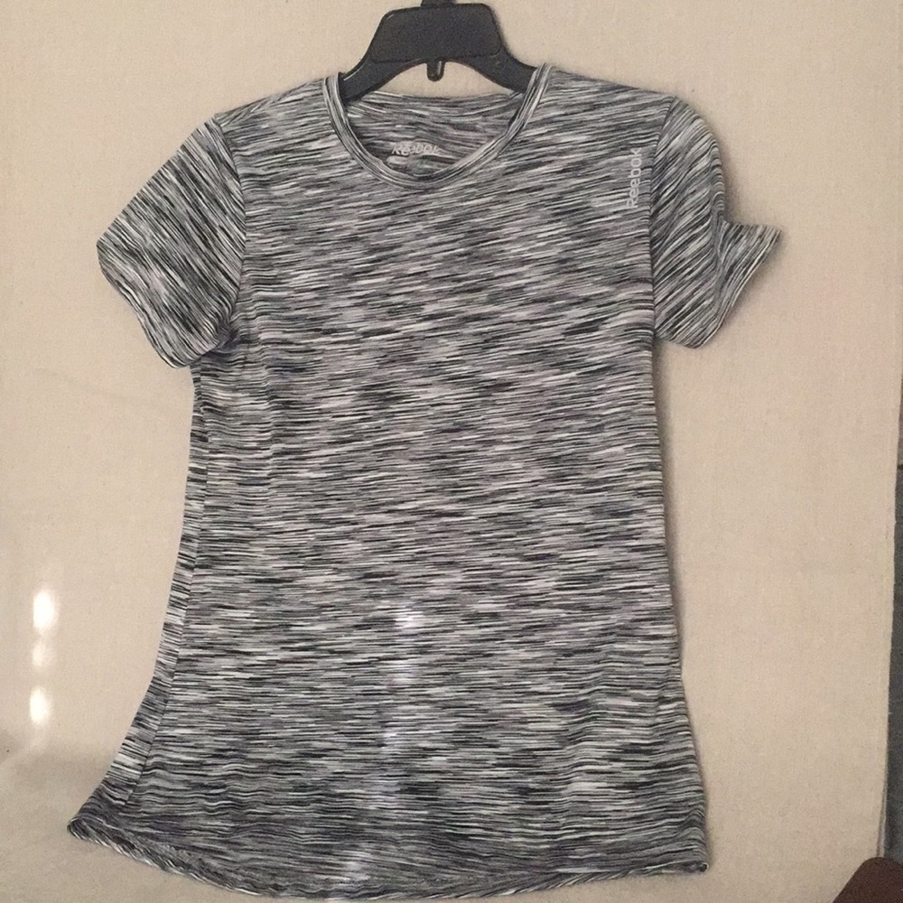 Reebok women’s short sleeve shirt top